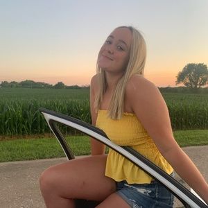 Meet your Posher, Kayla